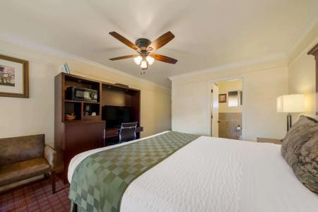 Clarion Collection Oaks Inn - 5