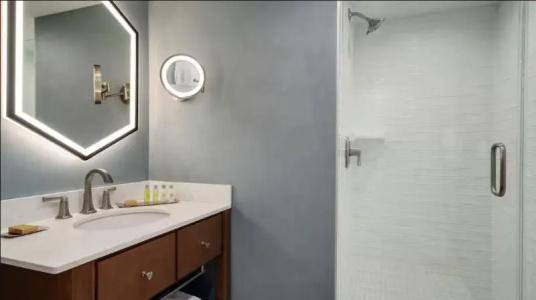 DoubleTree by Hilton Ocean City Oceanfront - 184