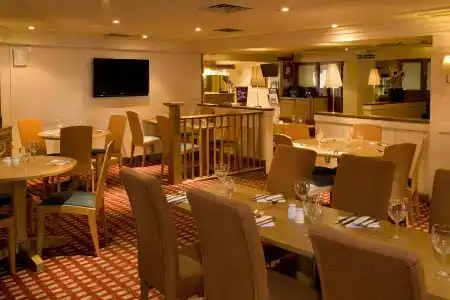 Premier Inn Putney Bridge - 19