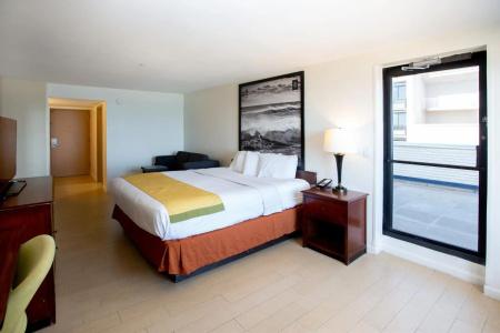 Super 8 by Wyndham Virginia Beach Oceanfront - 10