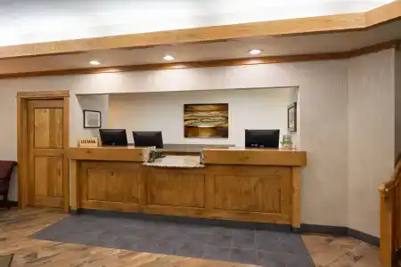 Days Inn & Suites by Wyndham - 14