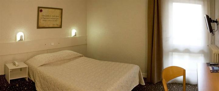 Ours Blanc - Place Victor Hugo - 4