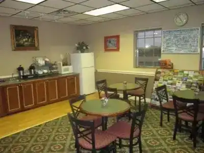 Nola Inn & Suites - 17