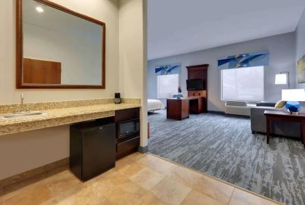 Hampton Inn & Suites Dallas-Arlington-South - 72