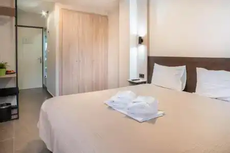 Anita - 32