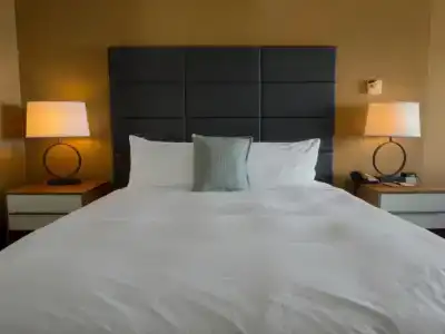 DoubleTree by Hilton New York - 37