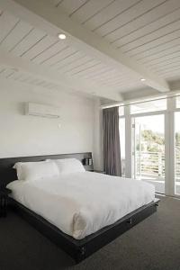 Hollywood Hills - 48