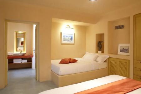 Voreina Gallery Suites - 34