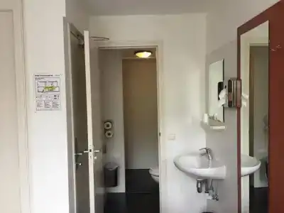 Amsterdam Inn - 7