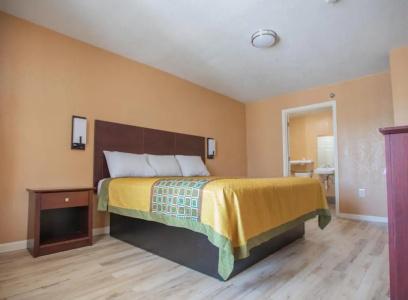 The Crossroads and Suites - 27