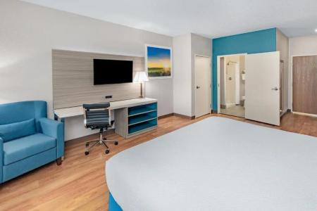 Days Inn & Suites By Wyndham San Antonio Near At&t Center - 33