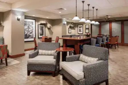 Hampton Inn - Hills - 1