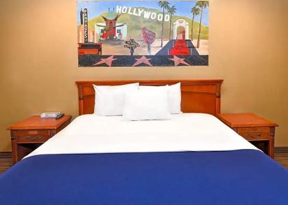 Hollywood Inn Express North - 25