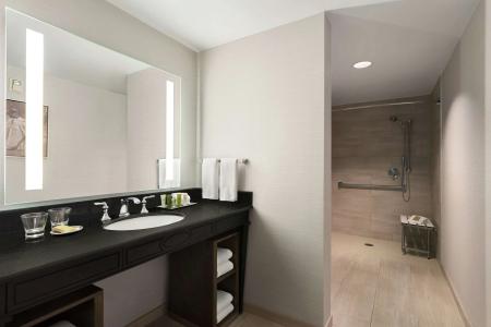 Hilton New Orleans / St. Charles Avenue - 7