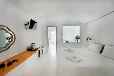 Zefi & Suites - 216