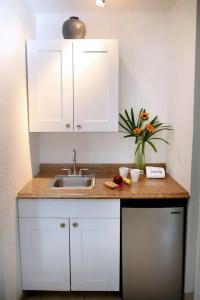 The Cabanas Guesthouse & Spa - Gay Men's Resort - 28