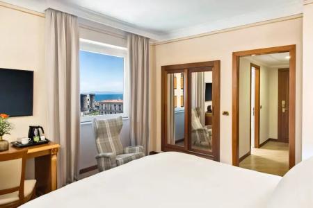 Renaissance Naples Mediterraneo - 36