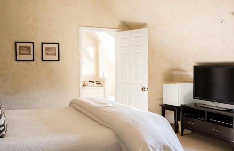 1801 First Luxury Inn - 13