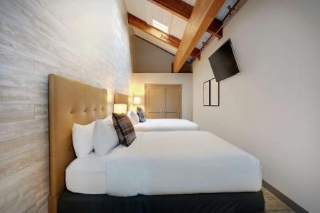 DoubleTree by Hilton - 61