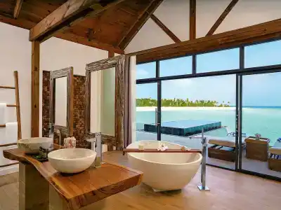 Mӧvenpick Resort Kuredhivaru Maldives - 11