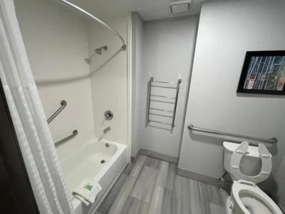 La Quinta Inn by Wyndham Indianapolis Airport Executive Dr - 27