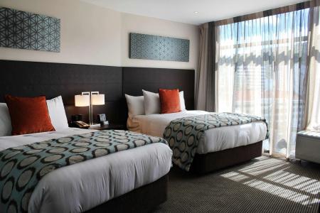 Rydges - 40