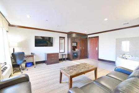 Woodbine & Suites - 4