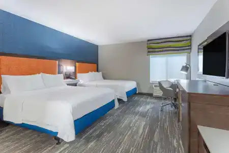 Hampton Inn - 5