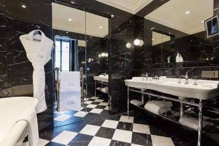 Le Pavillon de la Reine & Spa - Small Luxurys of the World - 141