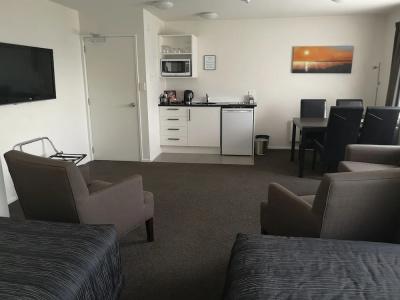 Airport Palms - 89