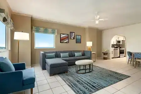 Holiday Inn & Suites, An Ihg - 221