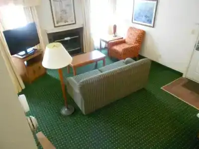 Hawthorn Suites - 22