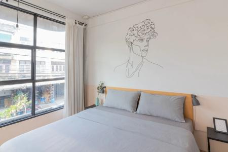 Beige Poshtels + Netflix - 3