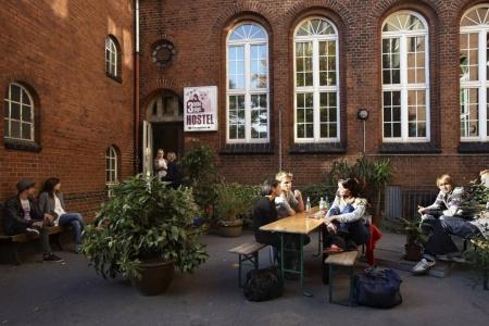 Three Little Pigs Hostel - Your Berlin Castle - 24