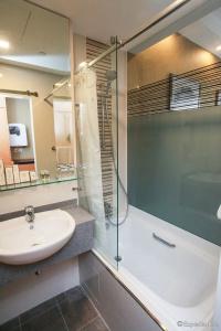 Grand Central (SG Clean, Staycation Approved) - 7