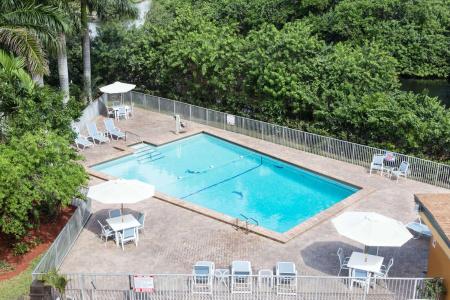 Days Inn by Wyndham Fort Lauderdale-Oakland Park Airport N - 9