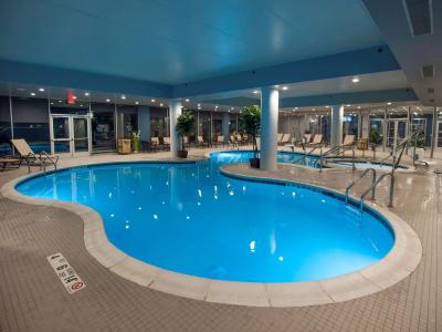 DoubleTree by Hilton New York - 16