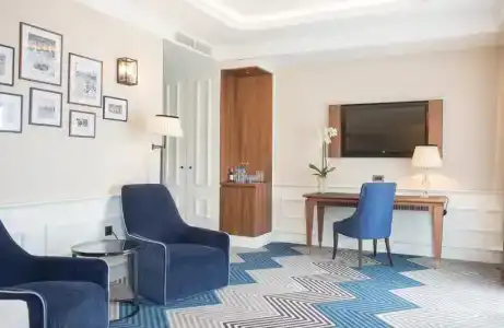 Boutique La Roche - 83