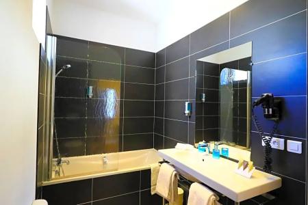 Best Western Le Renoir - 55