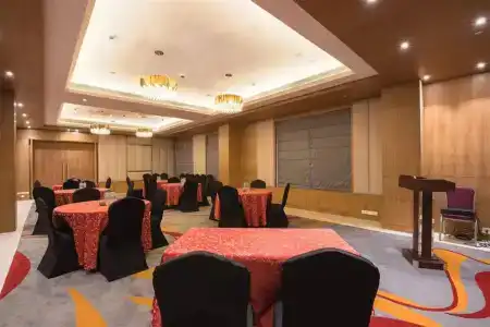 Ramada Encore by Wyndham Thamel - 9