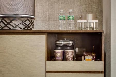 DoubleTree by Hilton & Suites - 46