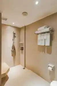 Holiday Inn Phuket Beach - 22
