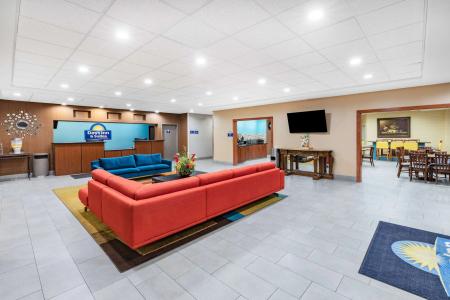 Days Inn & Suites By Wyndham San Antonio Near At&t Center - 1