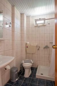 Danelis Studios & - 128