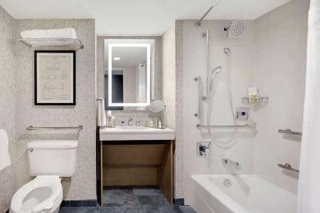 DoubleTree by Hilton - 60