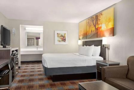 Days Inn by Wyndham San Antonio Near Fiesta Park - 19