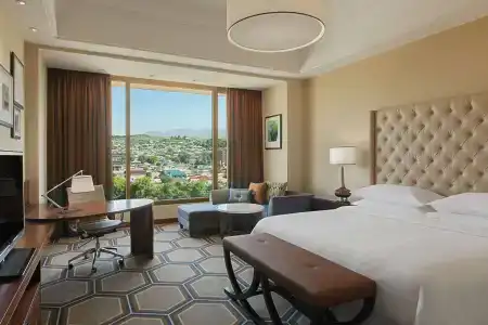 Hilton - 4