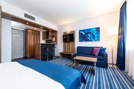 Holiday Inn Express Bremen Airport, An Ihg - 2