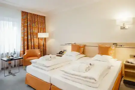 Bayerischer Hof - 51