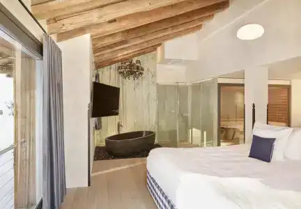 Firefly Luxury Suites - 4